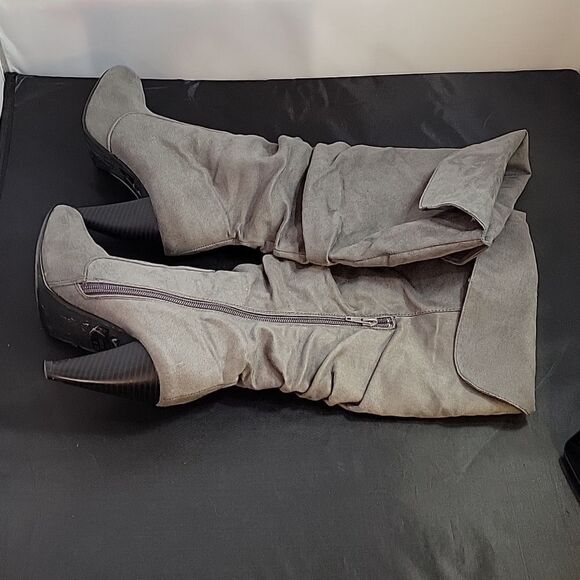 CHARLOTTE RUSSE LONG PLEATED ROUND TOE SOLID KNEE HIGH SLIP-ON BOOT - Picture 12 of 13